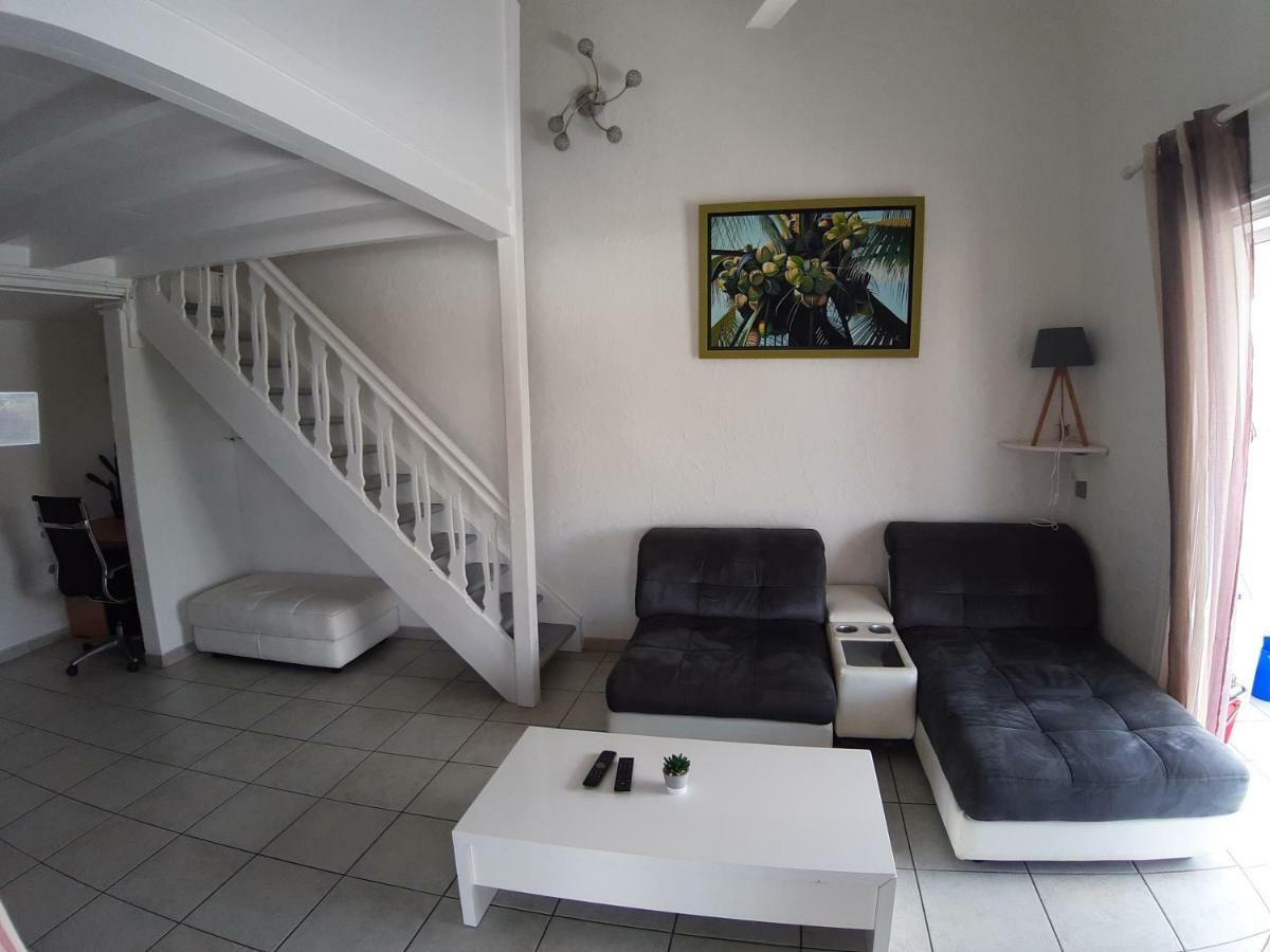 Appartement cosy avec jacuzzi à la marina Le Gosier  Esterno foto