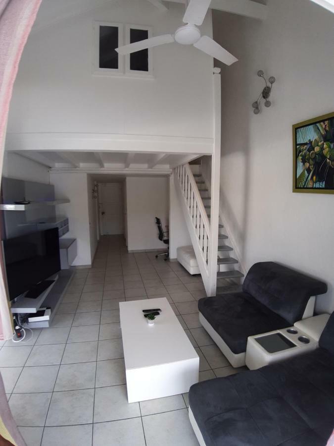 Appartement cosy avec jacuzzi à la marina Le Gosier  Esterno foto