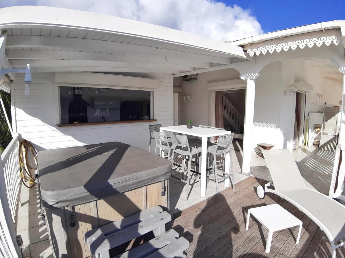 Appartement cosy avec jacuzzi à la marina Le Gosier  Esterno foto